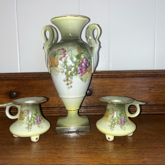 Beautiful antique vase and candle holders - Picture 2 of 9